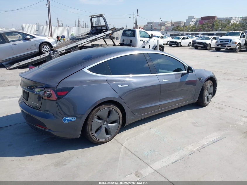 TESLA MODEL 3 - zdjęcie 4