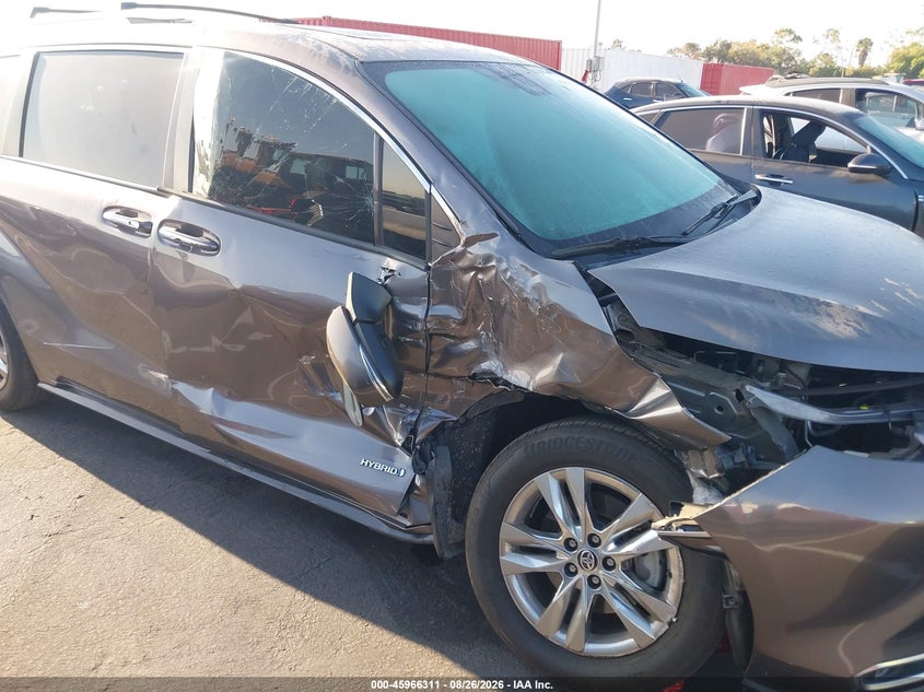 TOYOTA SIENNA - zdjęcie 6