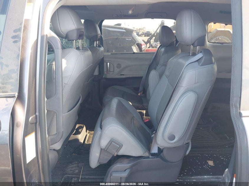 TOYOTA SIENNA - zdjęcie 8