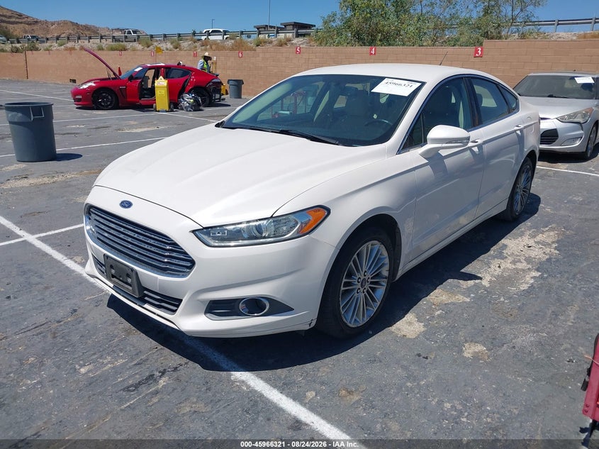 2013 Ford Fusion, Normal Wear & Tear, IAAI, VIN 3FA6P0HR0DR379716 — photo 2