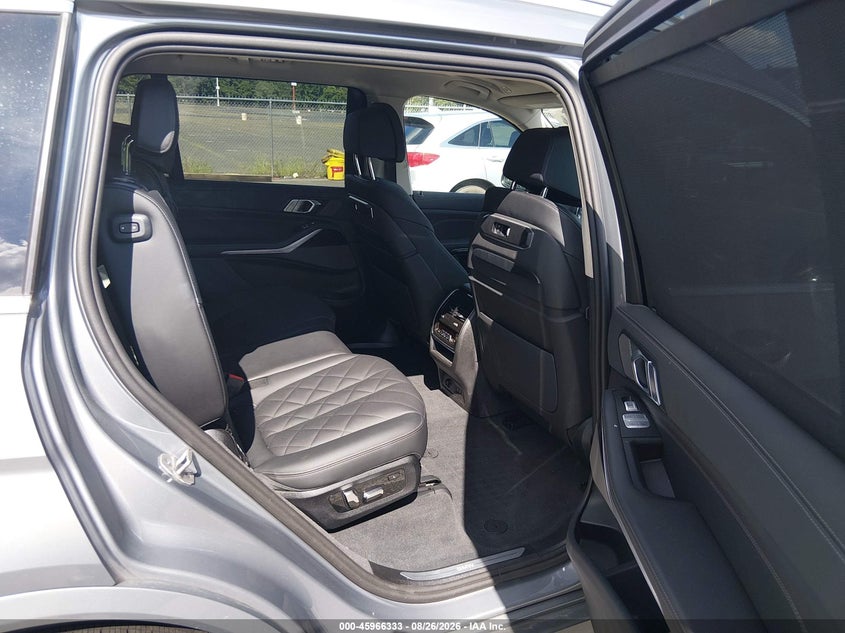 BMW X7 - zdjęcie 8
