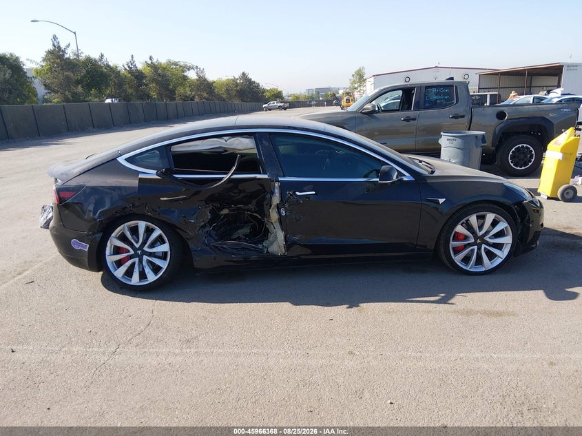 TESLA MODEL 3 - zdjęcie 15