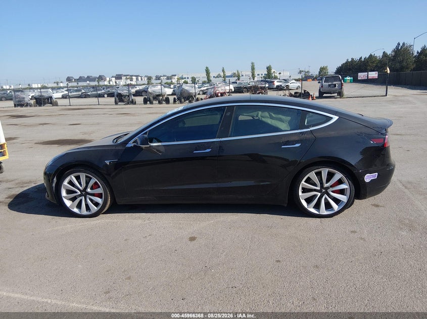 TESLA MODEL 3 - zdjęcie 16