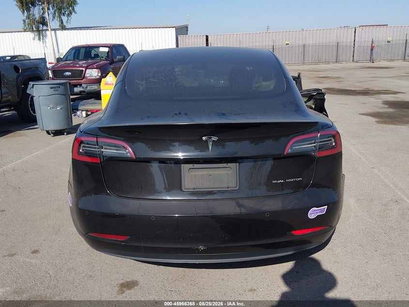TESLA MODEL 3 - zdjęcie 18
