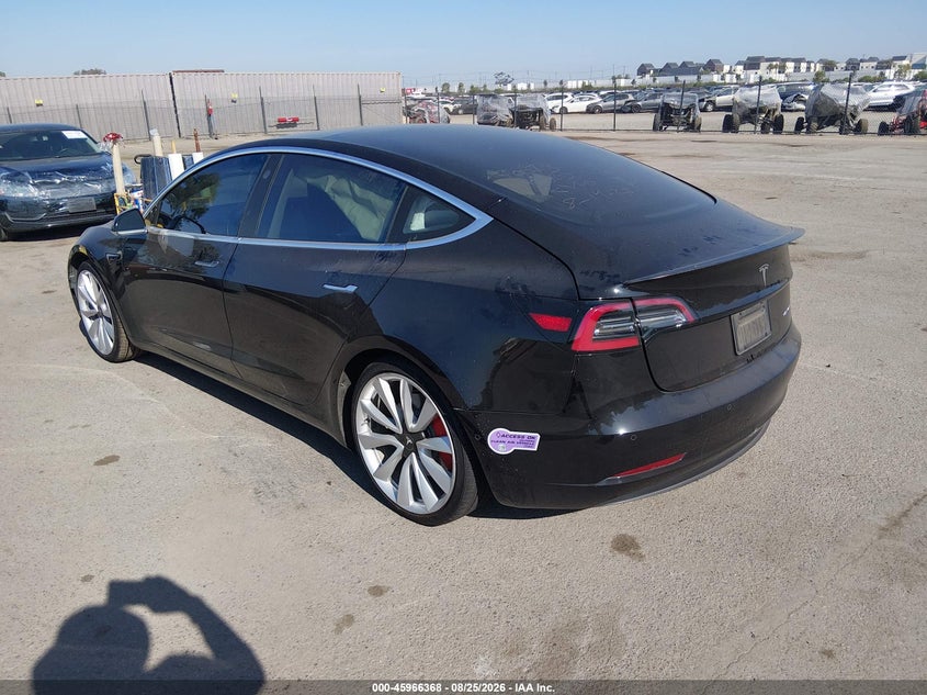 TESLA MODEL 3 - zdjęcie 3