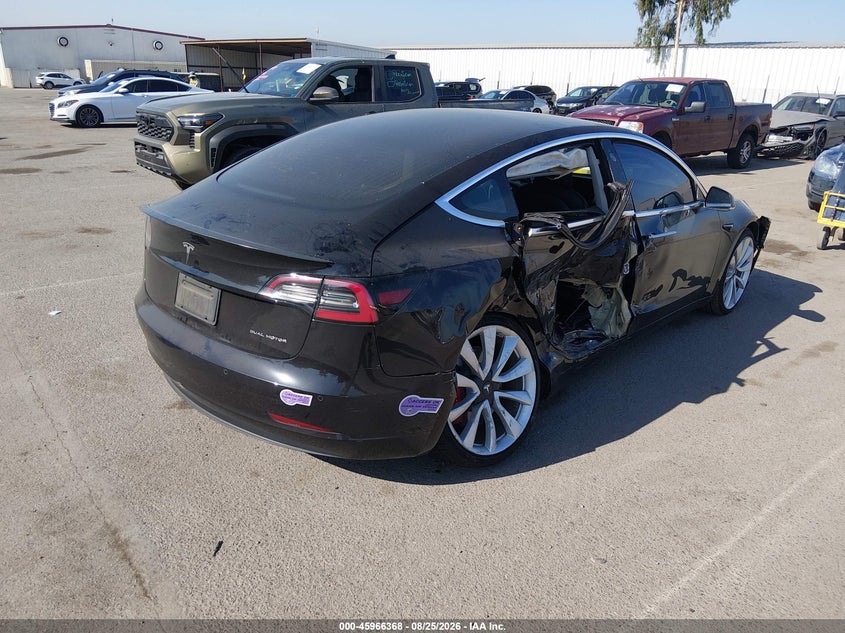 TESLA MODEL 3 - zdjęcie 4