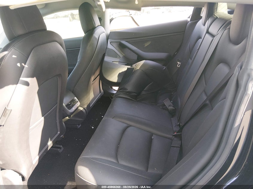 TESLA MODEL 3 - zdjęcie 8