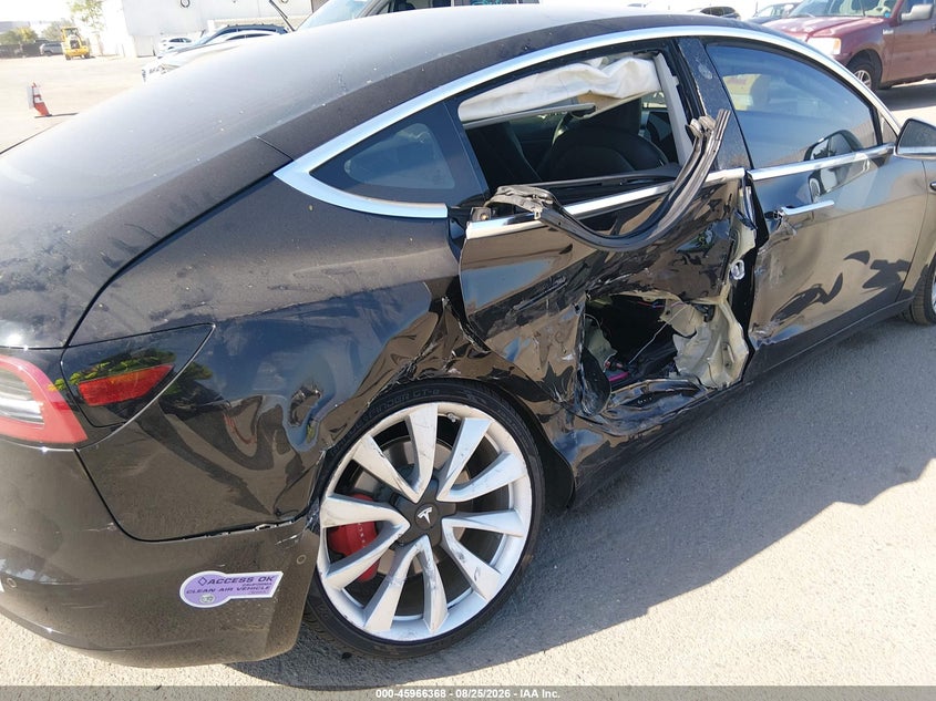 TESLA MODEL 3 - zdjęcie 12