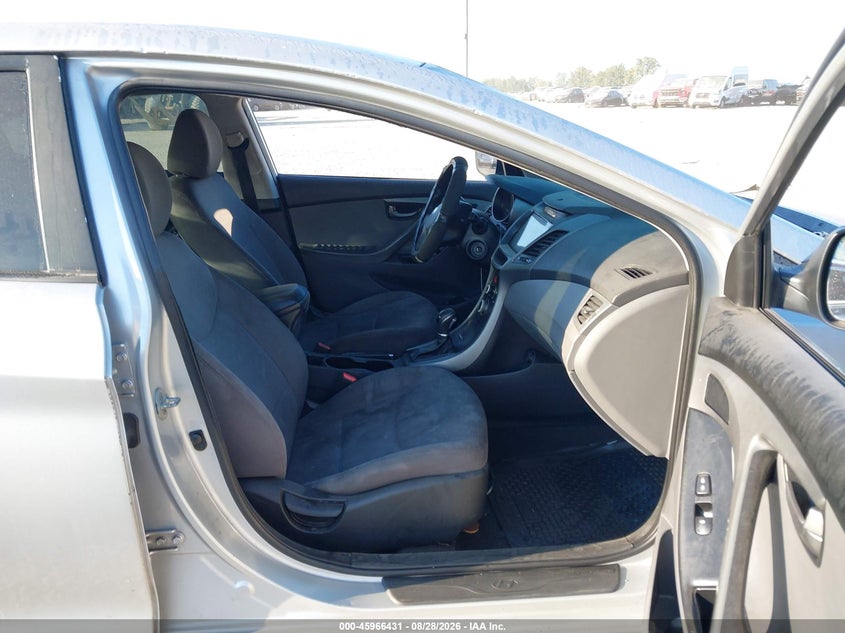 2016 HYUNDAI ELANTRA auction photo 5