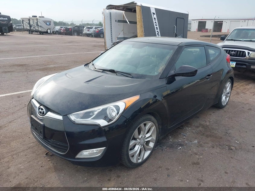 2013 Hyundai Veloster, Normal Wear & Tear, IAAI, VIN KMHTC6AD4DU165150 — photo 2