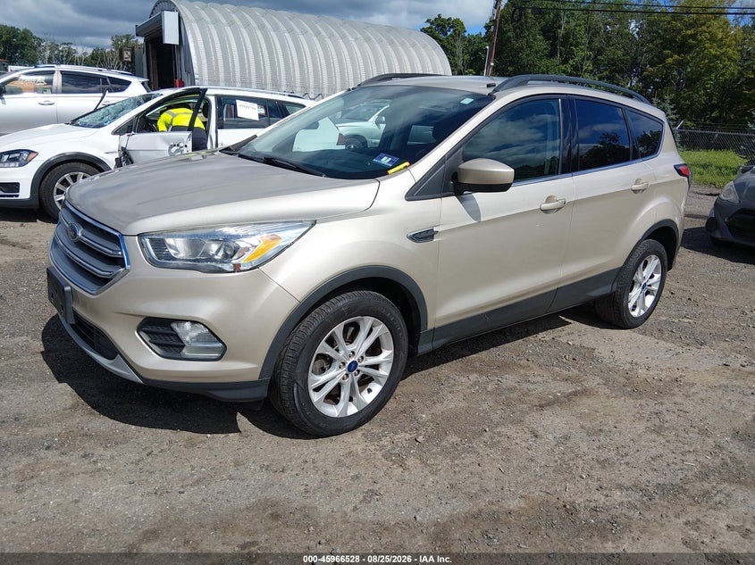 Vin: 1fmcu9gd6hue42232, lot: 46465747, ford escape se 20172