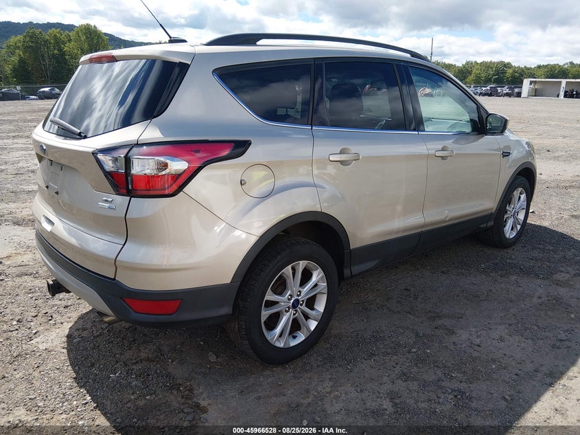 Vin: 1fmcu9gd6hue42232, lot: 46465747, ford escape se 20174