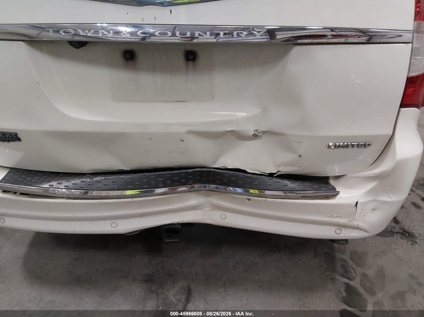 2012 CHRYSLER TOWN & COUNTRY auction photo 6