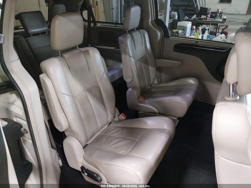 2012 CHRYSLER TOWN & COUNTRY auction photo 8