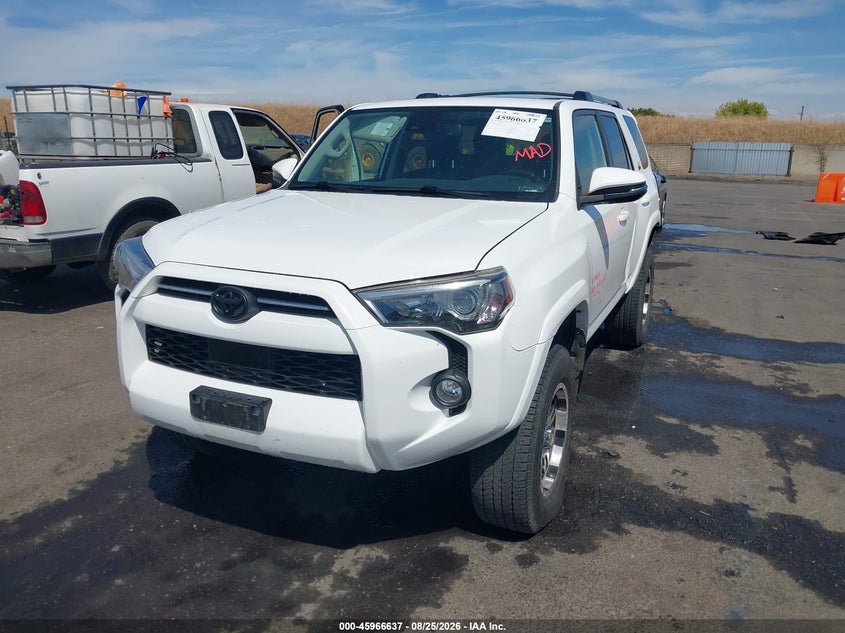 2020 Toyota 4Runner, Удар ззаду, IAAI, VIN JTEBU5JR2L5759582 — фото 2