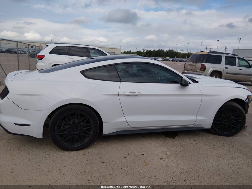 FORD MUSTANG - zdjęcie 14