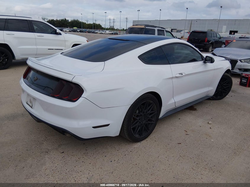 FORD MUSTANG - zdjęcie 4