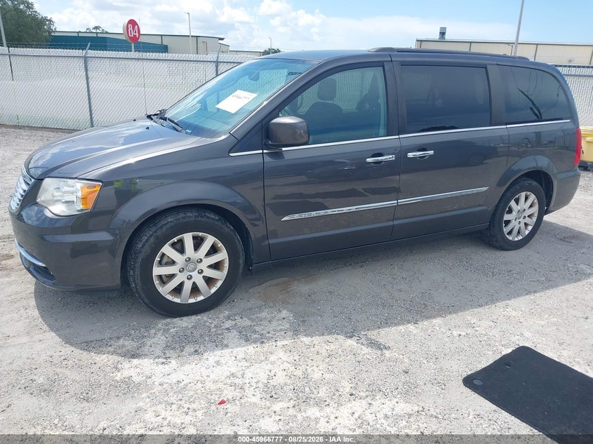 2016 CHRYSLER TOWN & COUNTRY auction photo 2