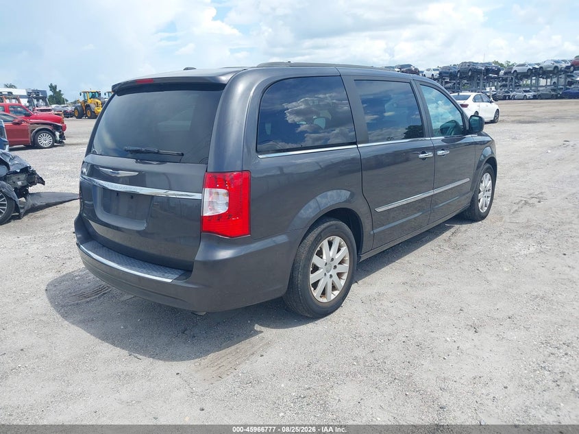 2016 CHRYSLER TOWN & COUNTRY auction photo 4