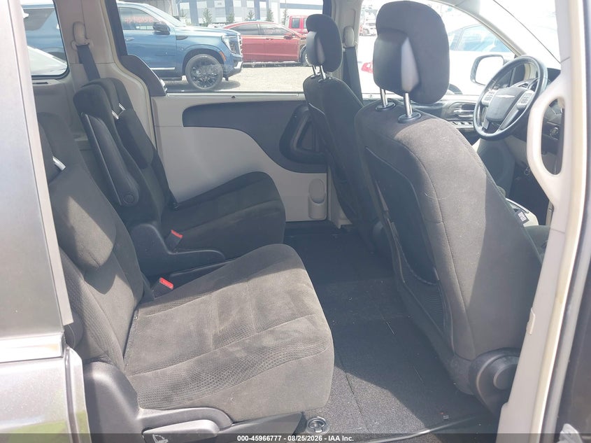 2016 CHRYSLER TOWN & COUNTRY auction photo 8