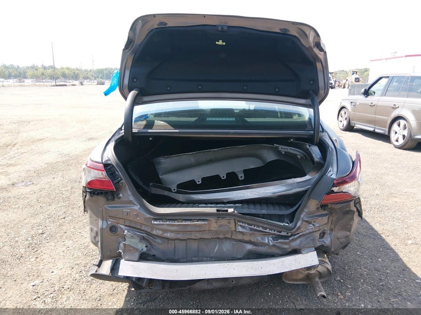 TOYOTA CAMRY - zdjęcie 16