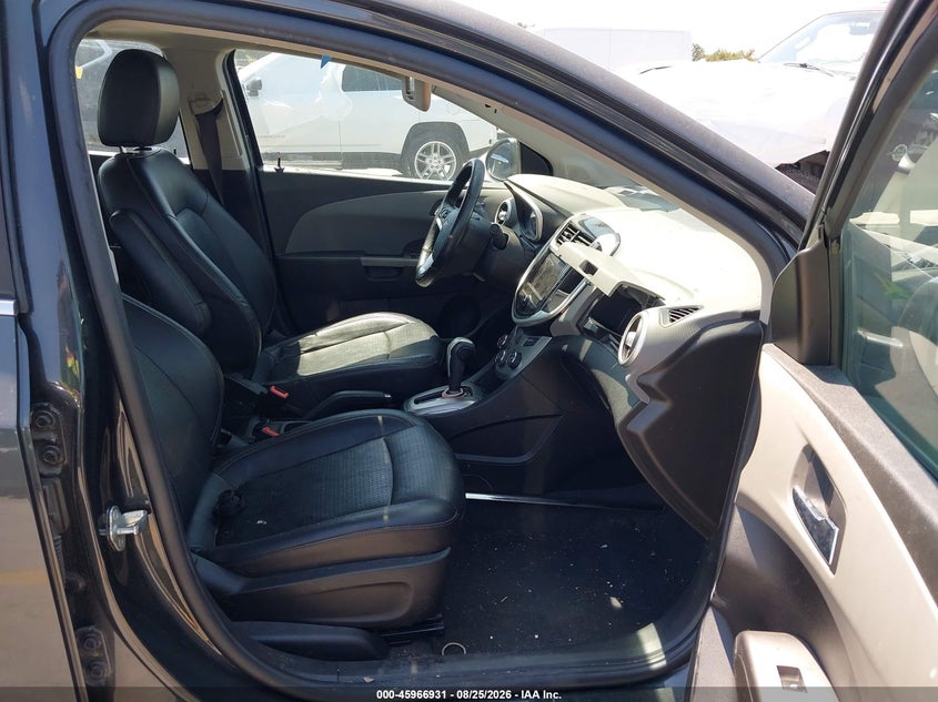 2020 CHEVROLET SONIC auction photo 5