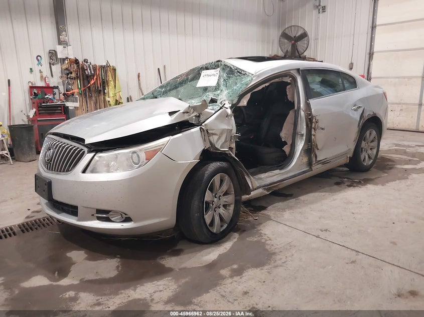 2013 Buick LaCrosse, Левый бок, IAAI, VIN 1G4GH5E34DF122429 — фото 2