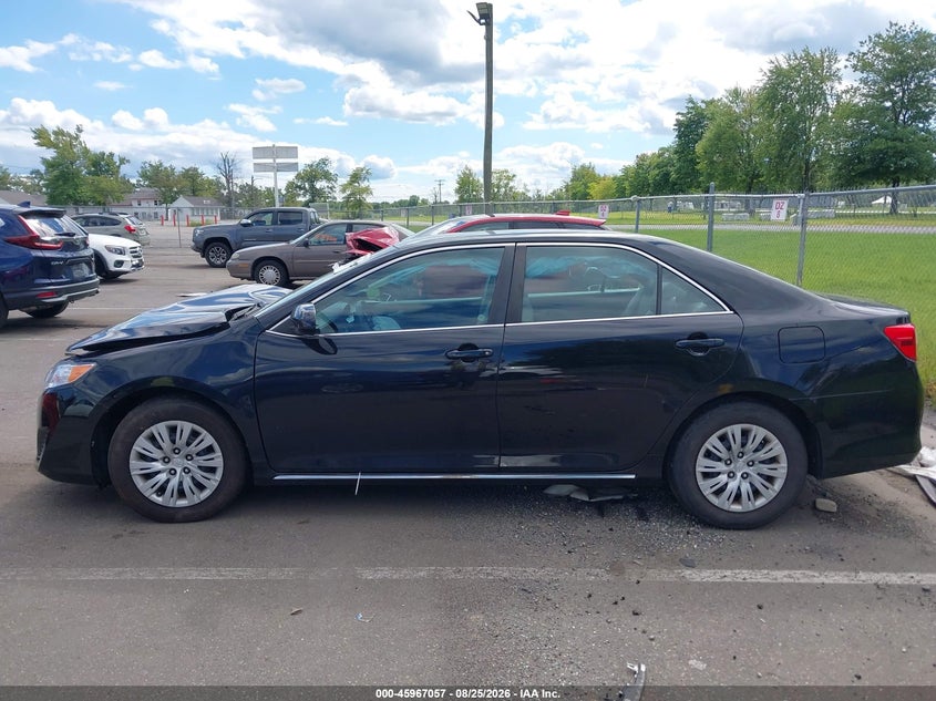 Фото 13 - TOYOTA CAMRY