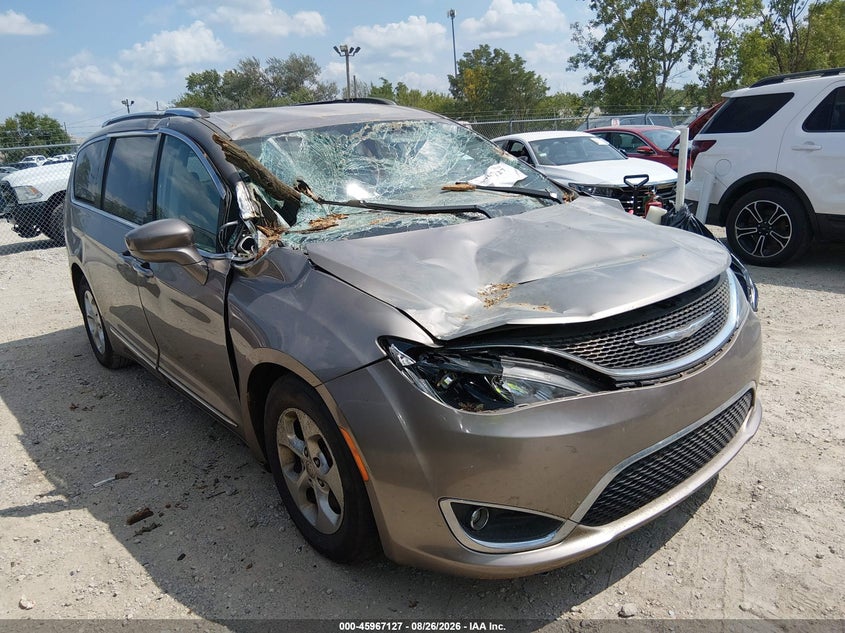 2017 Chrysler Pacifica Touring-L Plus