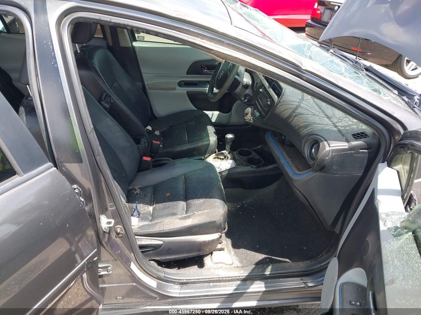 2013 TOYOTA PRIUS C auction photo 5