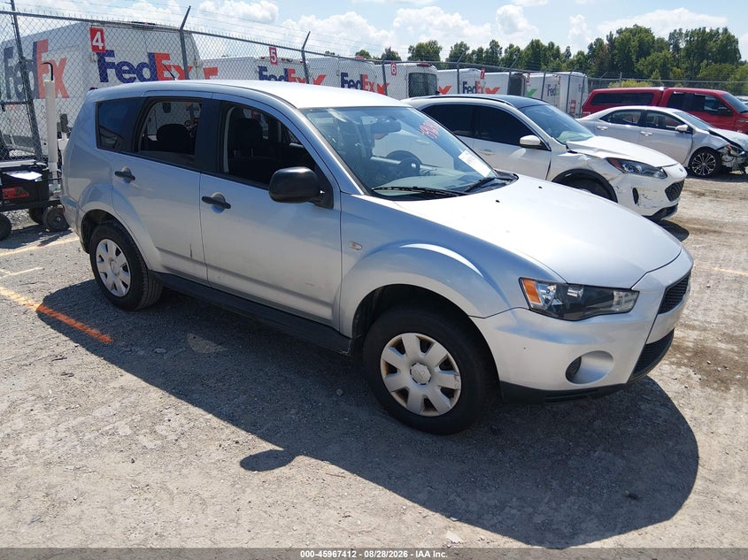 2010 MITSUBISHI OUTLANDER auction photo 1