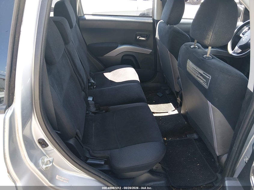 2010 MITSUBISHI OUTLANDER auction photo 8
