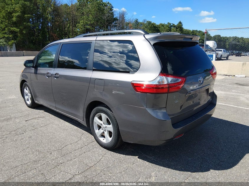 2017 TOYOTA SIENNA auction photo 3