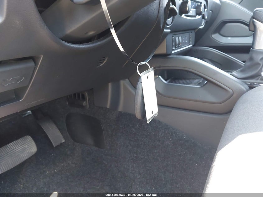 2026 NISSAN FRONTIER SV 4X4 · Photo 11