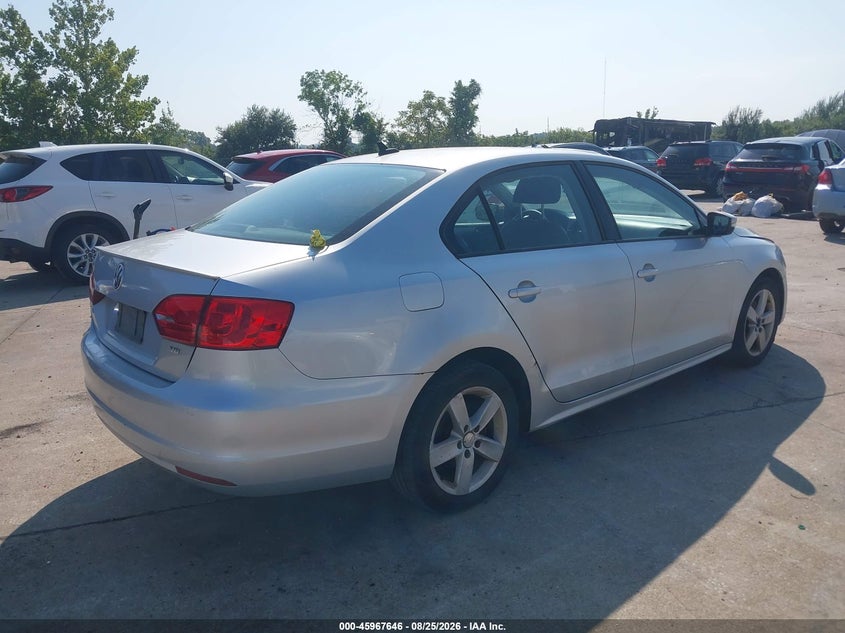 2012 Volkswagen Jetta, Normal Wear & Tear, IAAI, VIN 3VWLL7AJ6CM005884 — photo 2