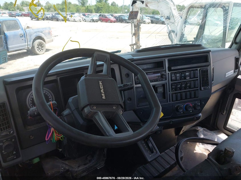 2023 MACK MD auction photo 6