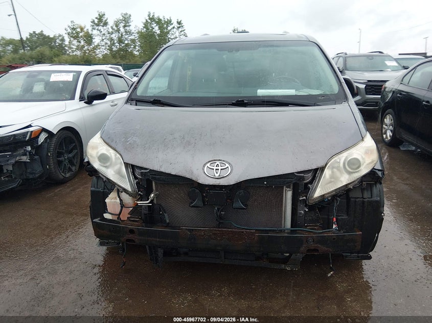 2011 TOYOTA SIENNA LIMITED V6 - zdjęcie 12