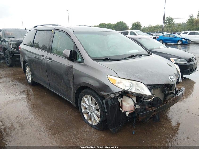 2011 TOYOTA SIENNA auction photo 1
