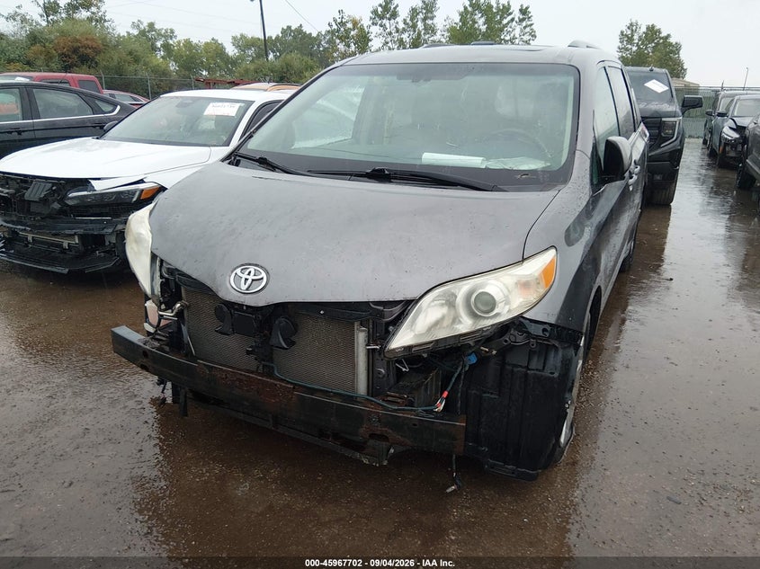 2011 TOYOTA SIENNA auction photo 6