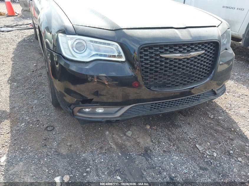 2016 CHRYSLER 300 auction photo 6