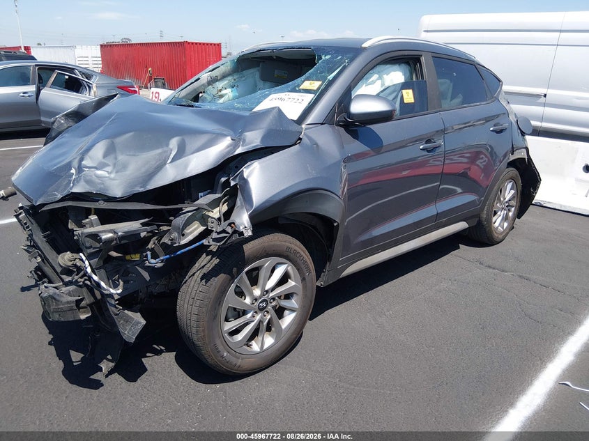 2018 Hyundai Tucson, Перекидання, IAAI, VIN KM8J33A40JU672161 — фото 2