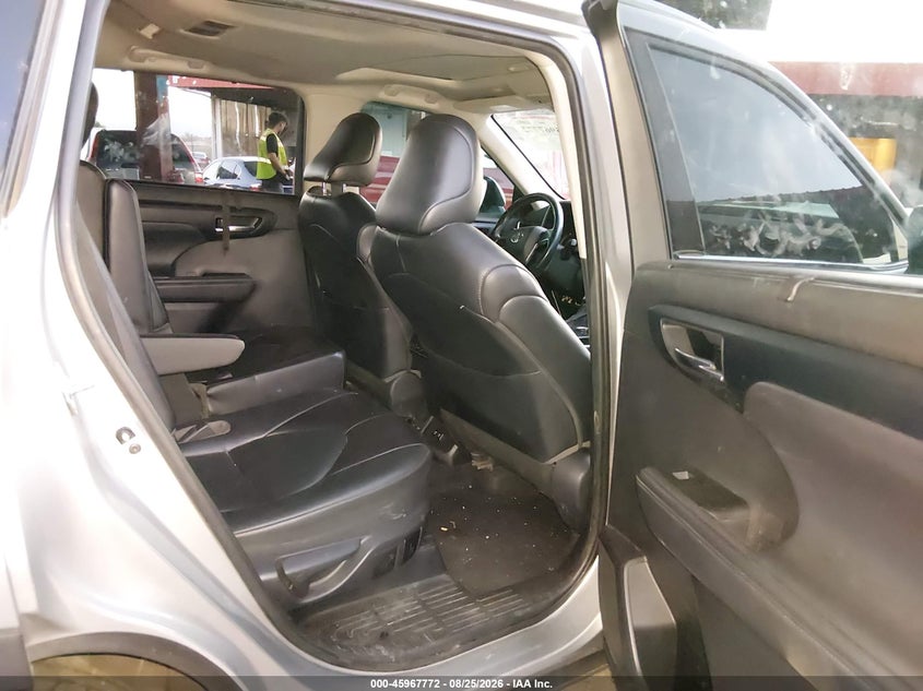 TOYOTA HIGHLANDER - zdjęcie 8