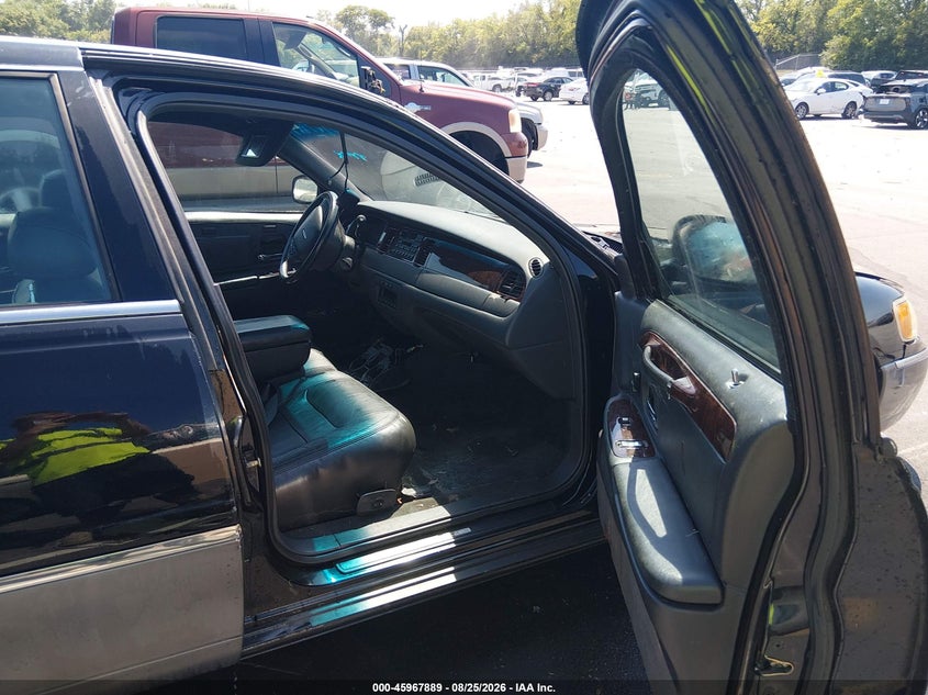 2000 LINCOLN TOWN CAR auction photo 5