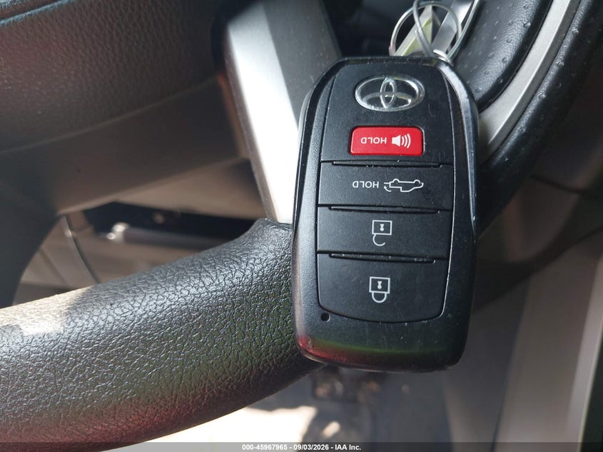 TOYOTA TUNDRA - zdjęcie 11