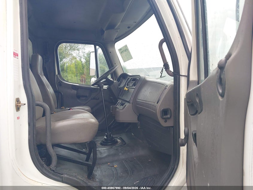 2003 FREIGHTLINER M2 auction photo 6