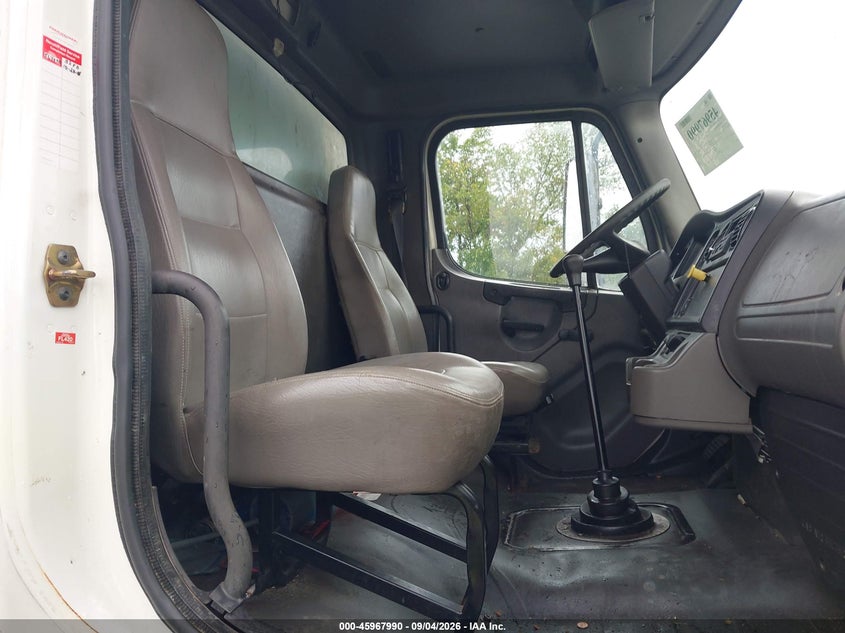 2003 FREIGHTLINER M2 auction photo 7