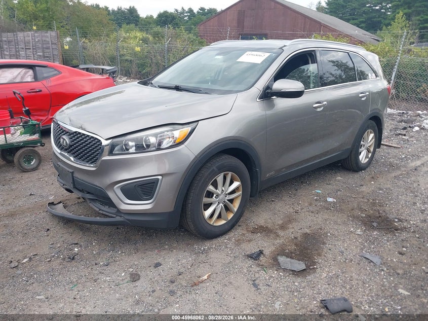 2018 Kia Sorento, Right Front, IAAI, VIN 5XYPGDA39JG409992 — photo 2