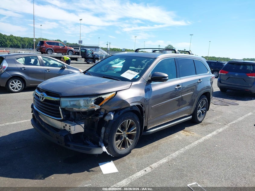 2016 Toyota Highlander, Front End, IAAI, VIN 5TDJKRFH8GS230568 — photo 2