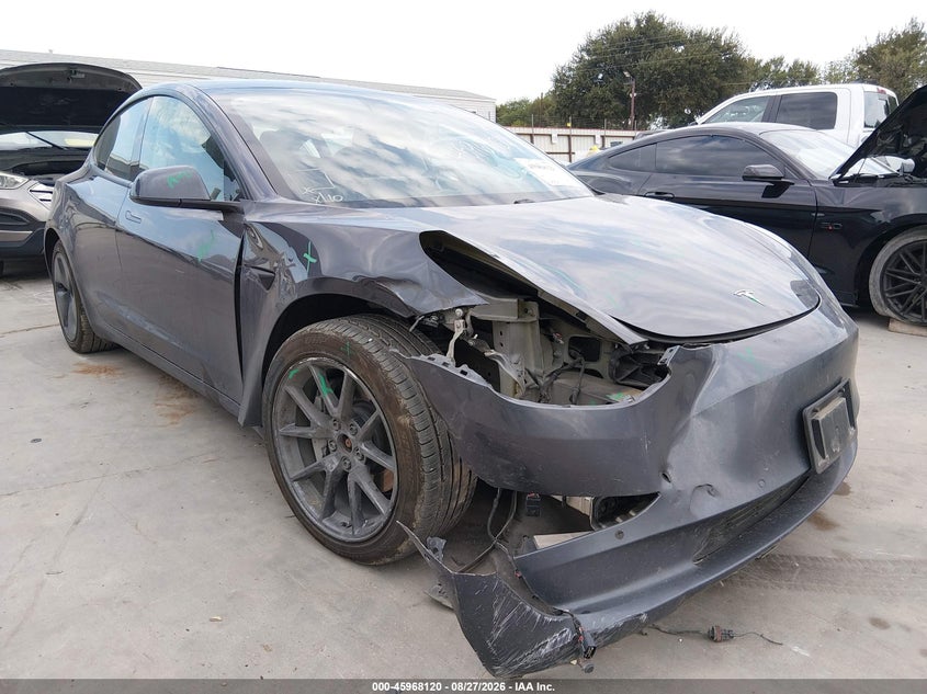 TESLA MODEL 3 - zdjęcie 1