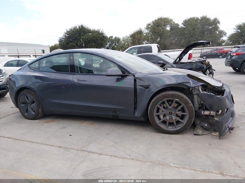 TESLA MODEL 3 - zdjęcie 13